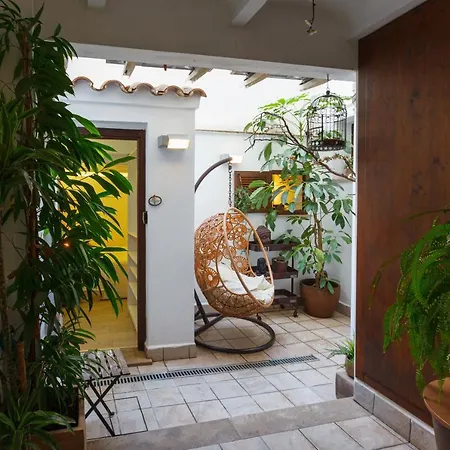 Casa Catalina בית הארחה 2*