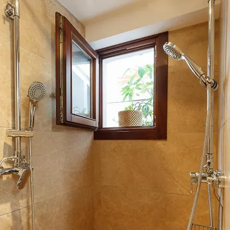 Casa Catalina בית הארחה 2*